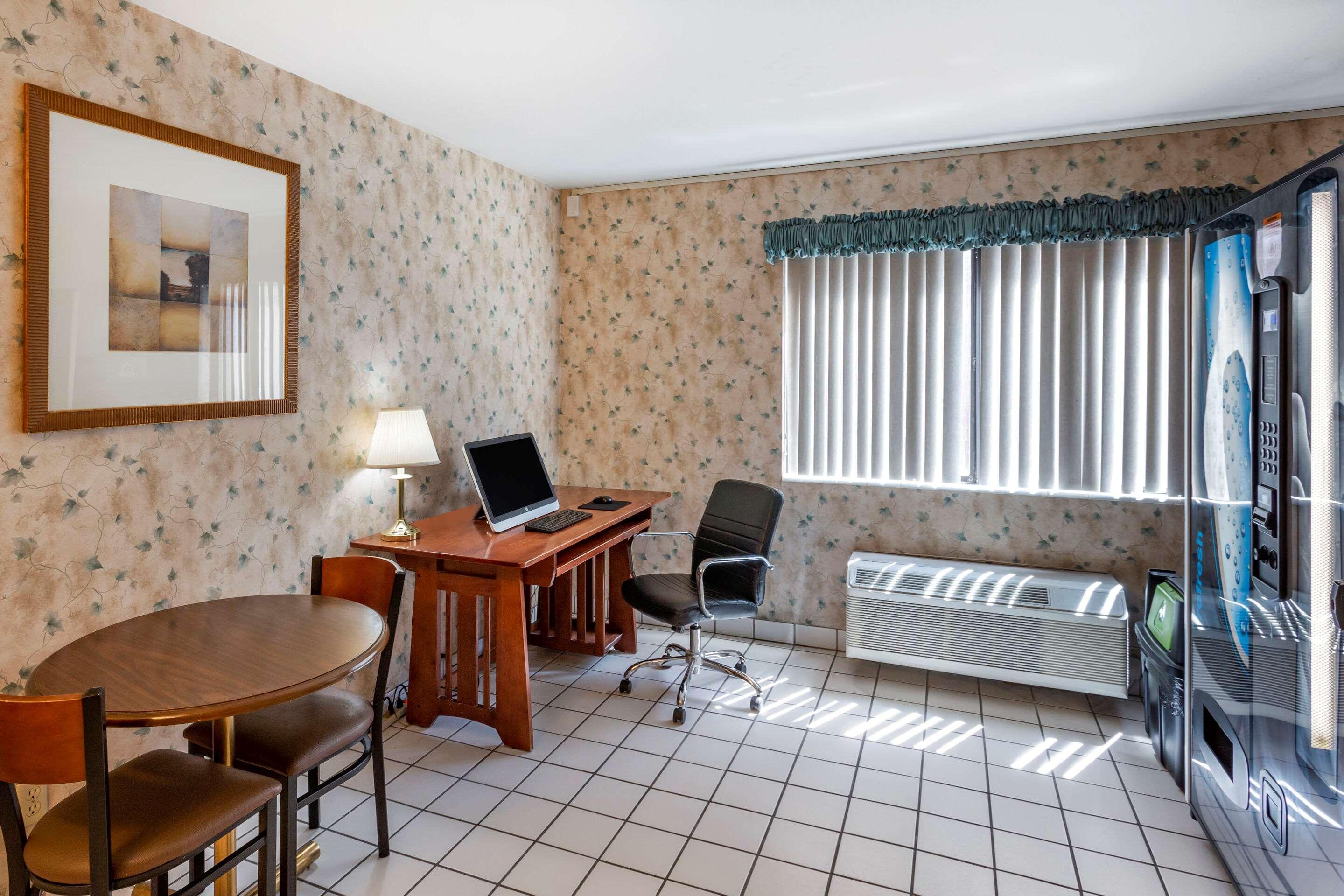 Econo Lodge Inn & Suites Sandy Εξωτερικό φωτογραφία